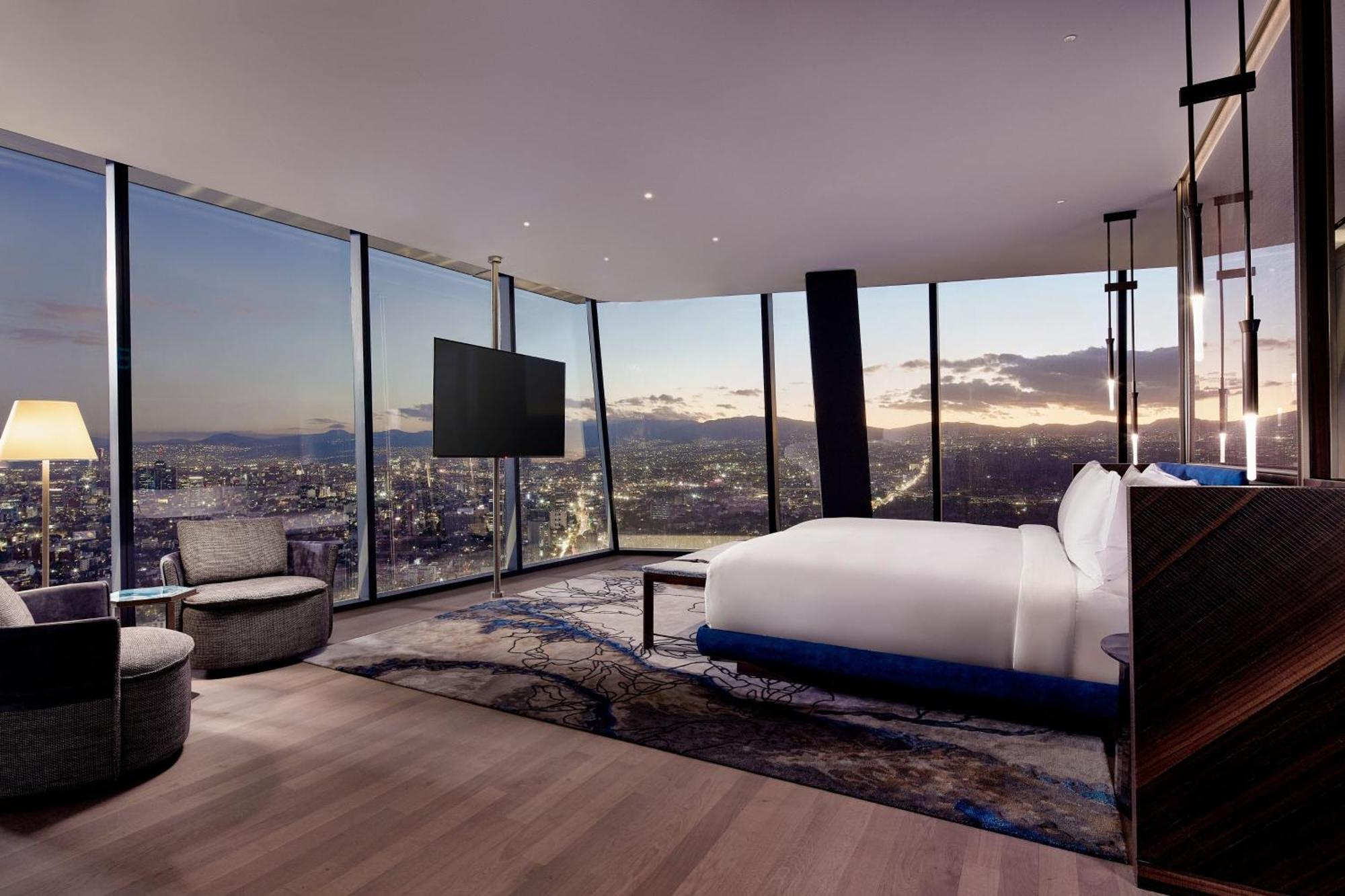 The Ritz-Carlton King Suite Club Lounge Access